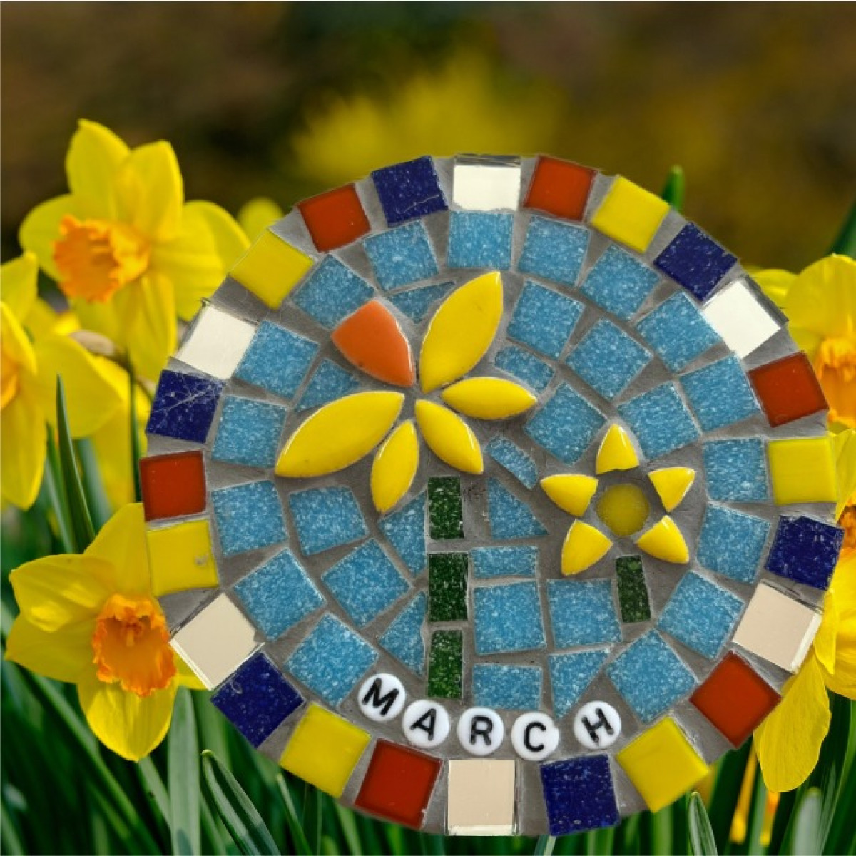 デリックローズMosaic BlueFluorescent 04/15 pop1 Deep Blue Pool Blend Glass Mosaic Sheet 300 x 300mm | Italtile