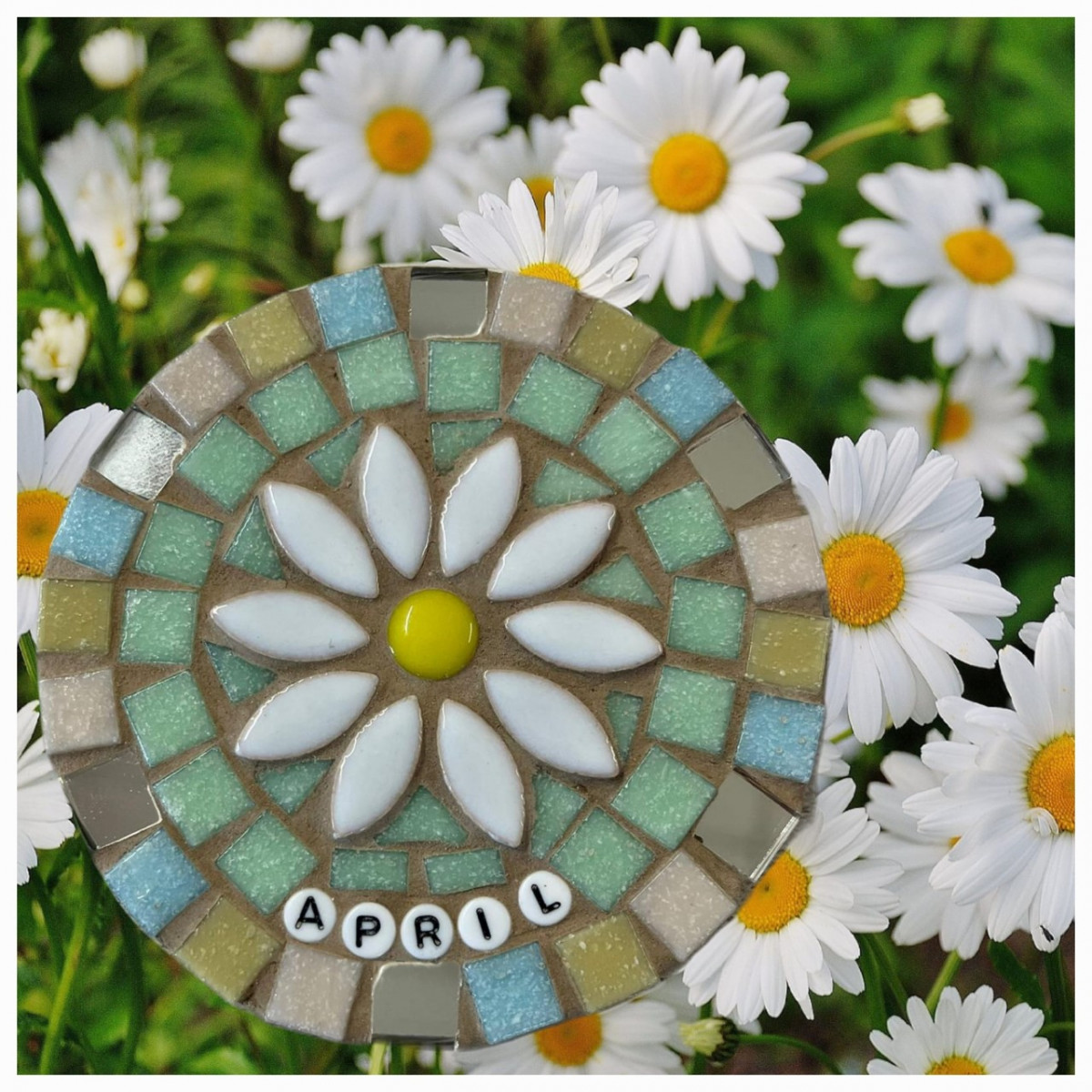 Birth Flower Mosaic Kit. April Daisy » Rachel Shilston